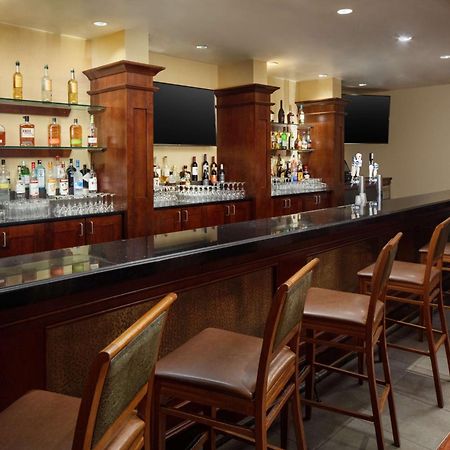 Doubletree Boston North Shore Денвърс Екстериор снимка